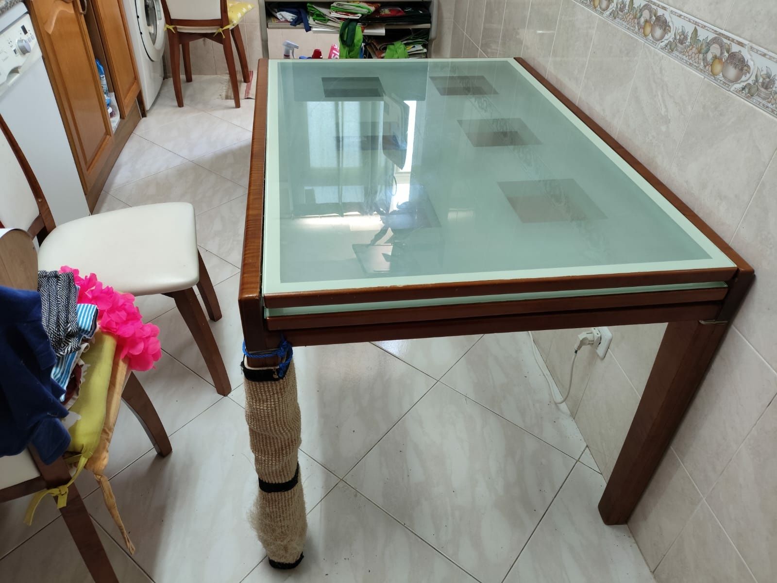 Mesa de jantar vidro e madeira