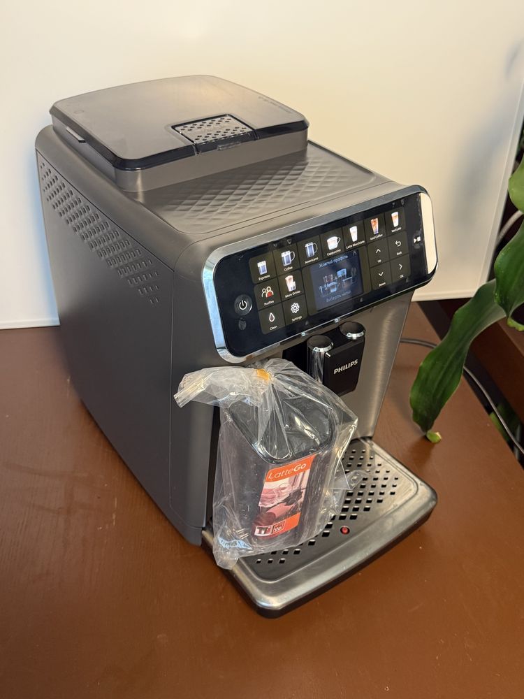 Кавомашина Philips 5500 series LatteGo з Гарантією !
