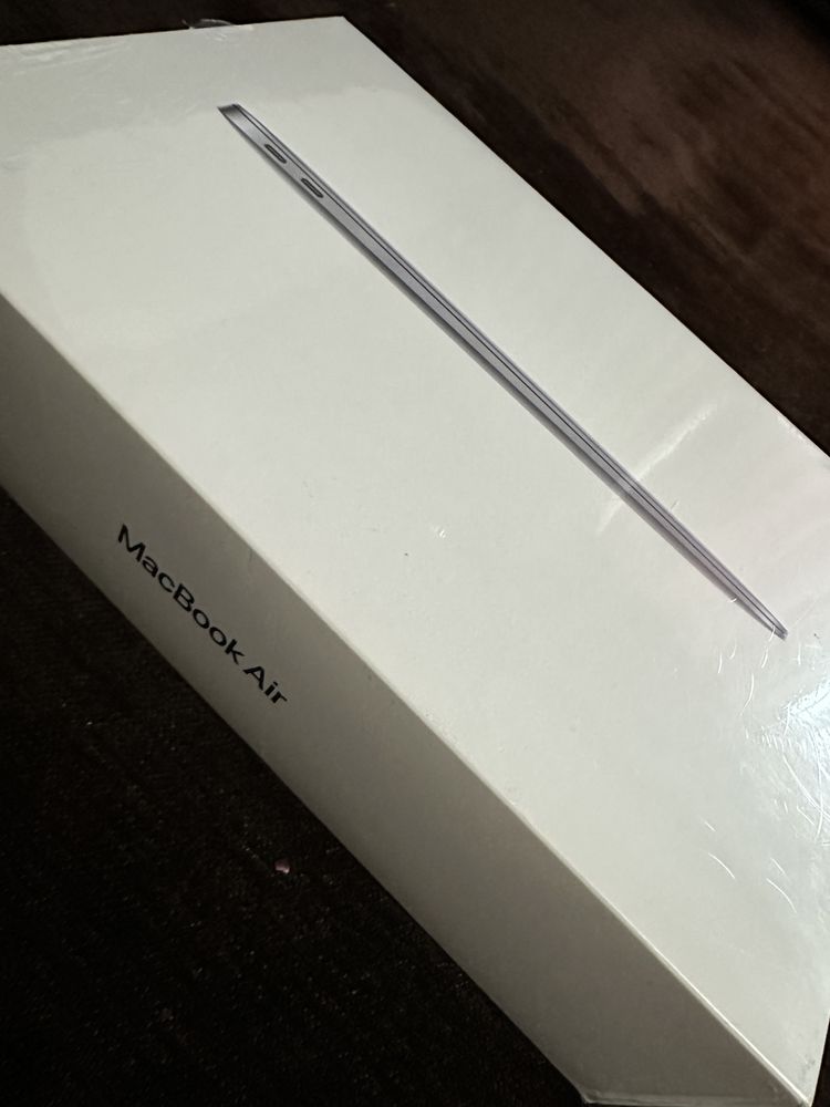 Apple MacBook Air M1 8-core CPU and 7-core GPU/16GB/256GB/Space Grey