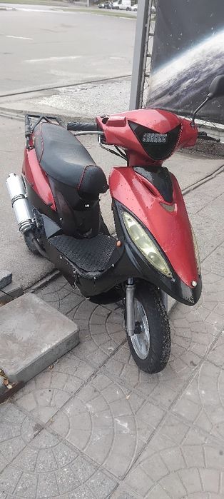 Продам скутер "Китаец 80кубов"едет очень бодро.с документами