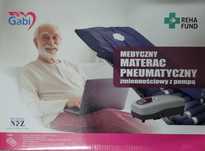 Medyczny materac przeciwodleżynowy pneumatyczny zmiennościowy z pompą