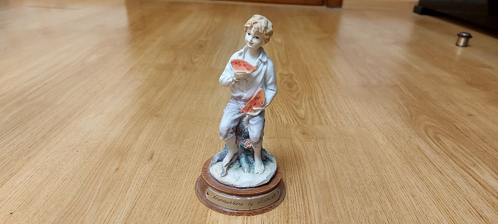 Статуэтка Leonardo Sumnertime мальчик с арбузом