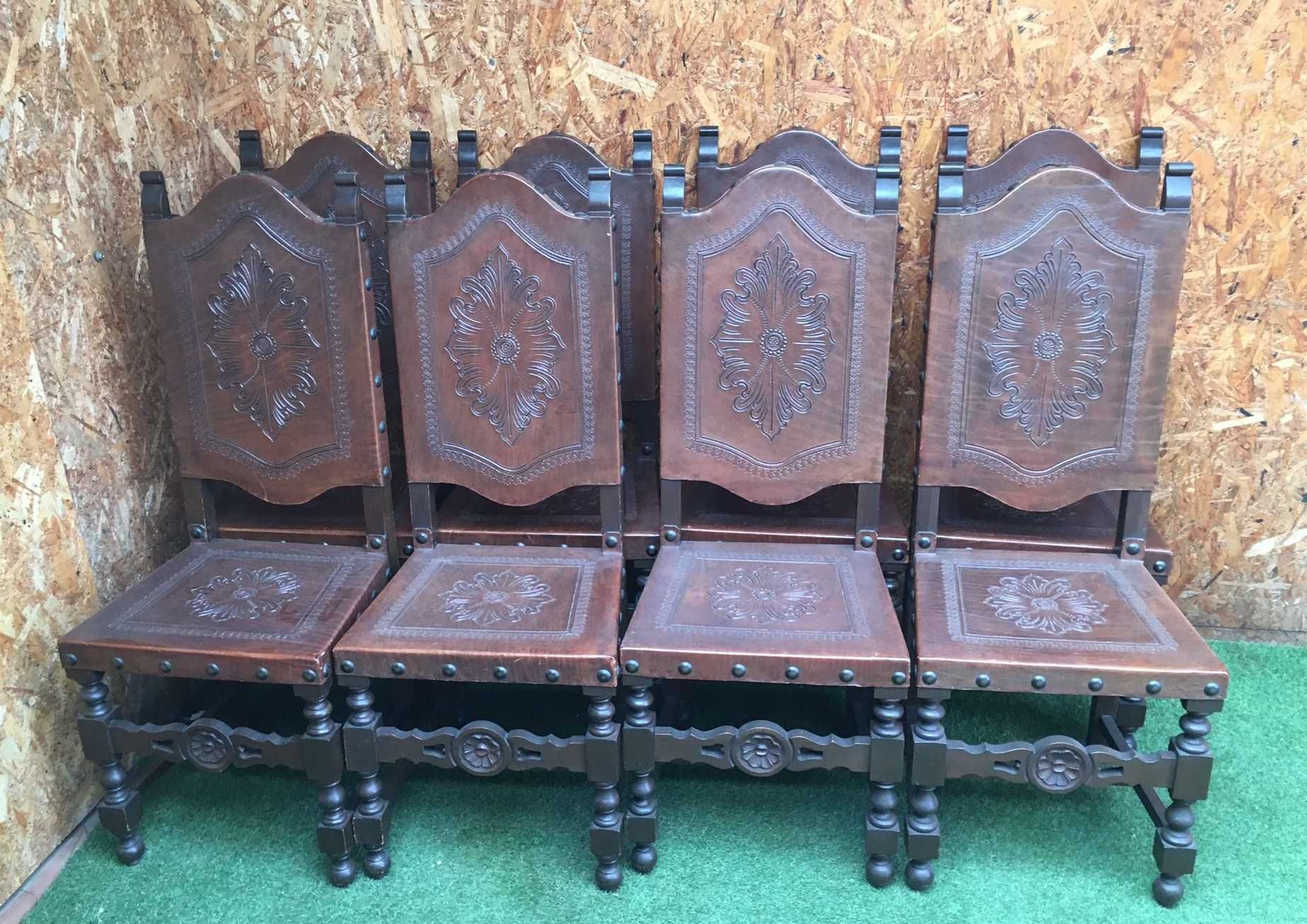 Cadeiras antigas, oito unidades
