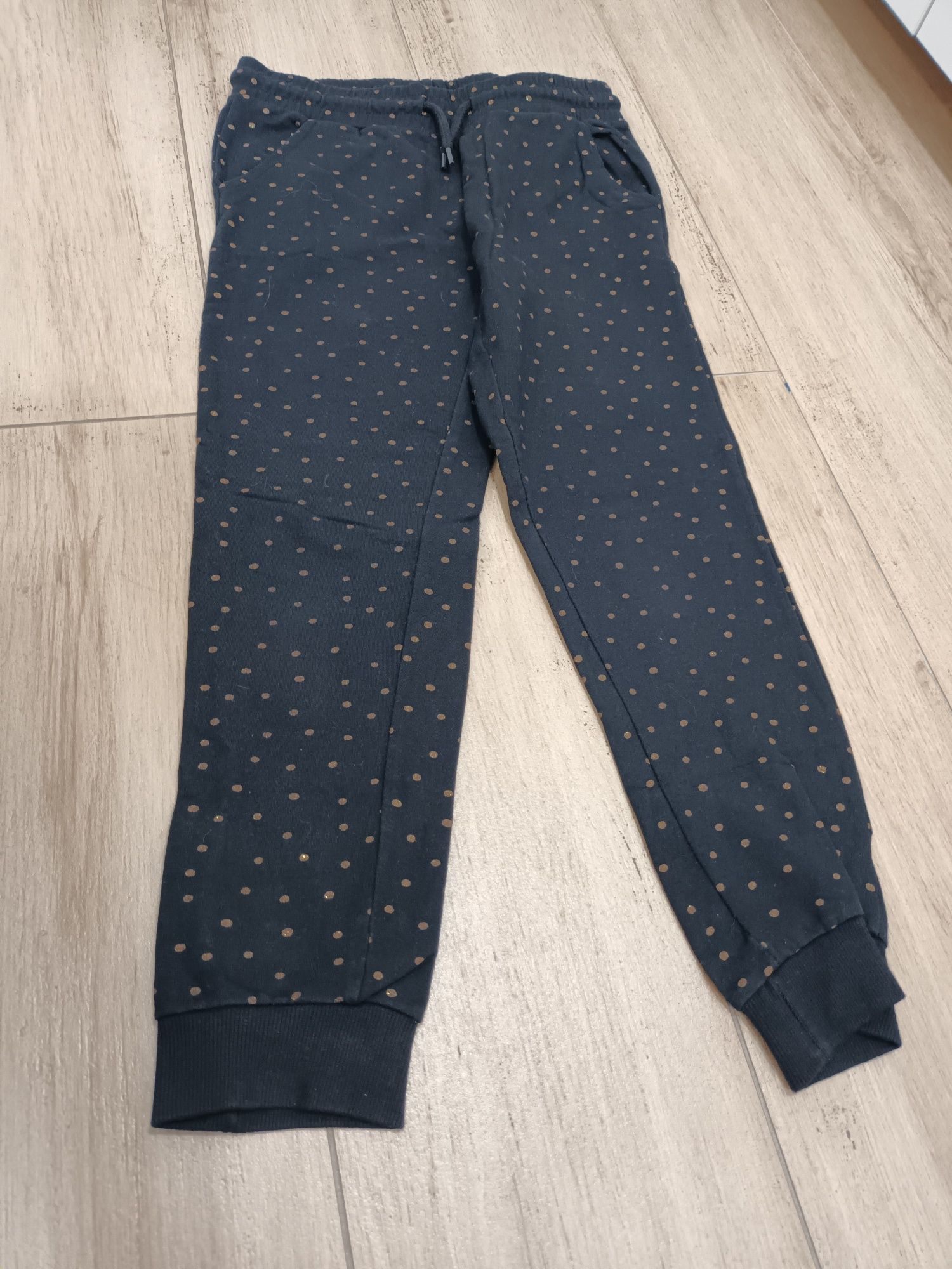 Spodnie dresowe 134