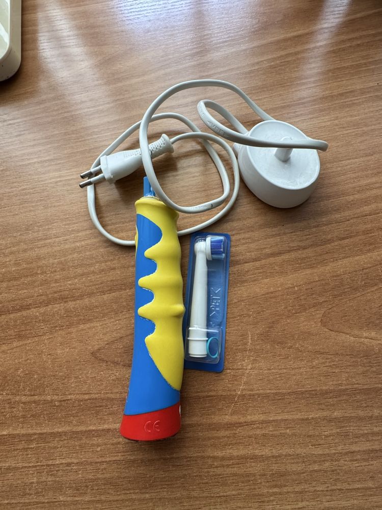 Електрична дитяча зубна щітка