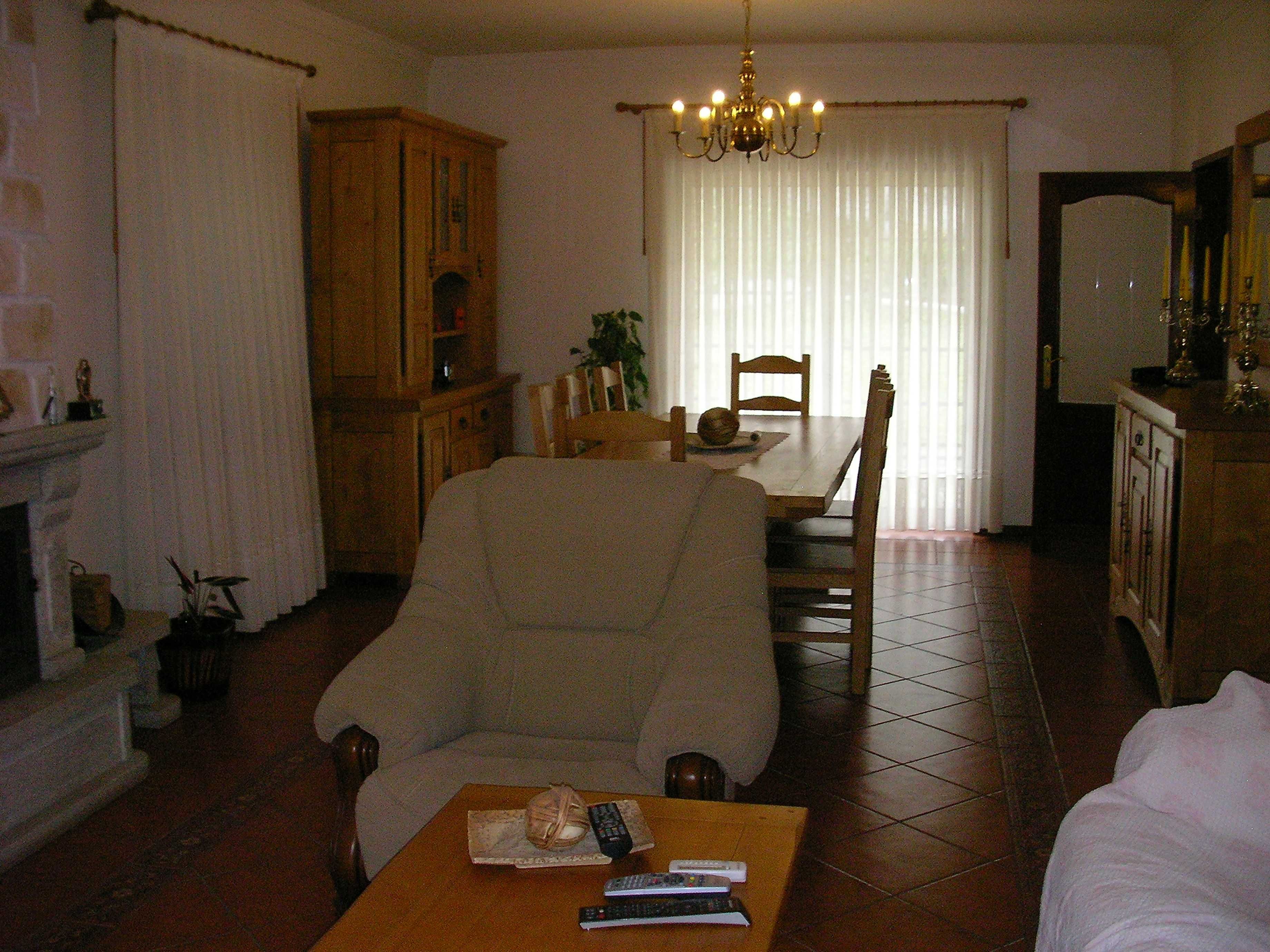 Alugo Grande Moradia