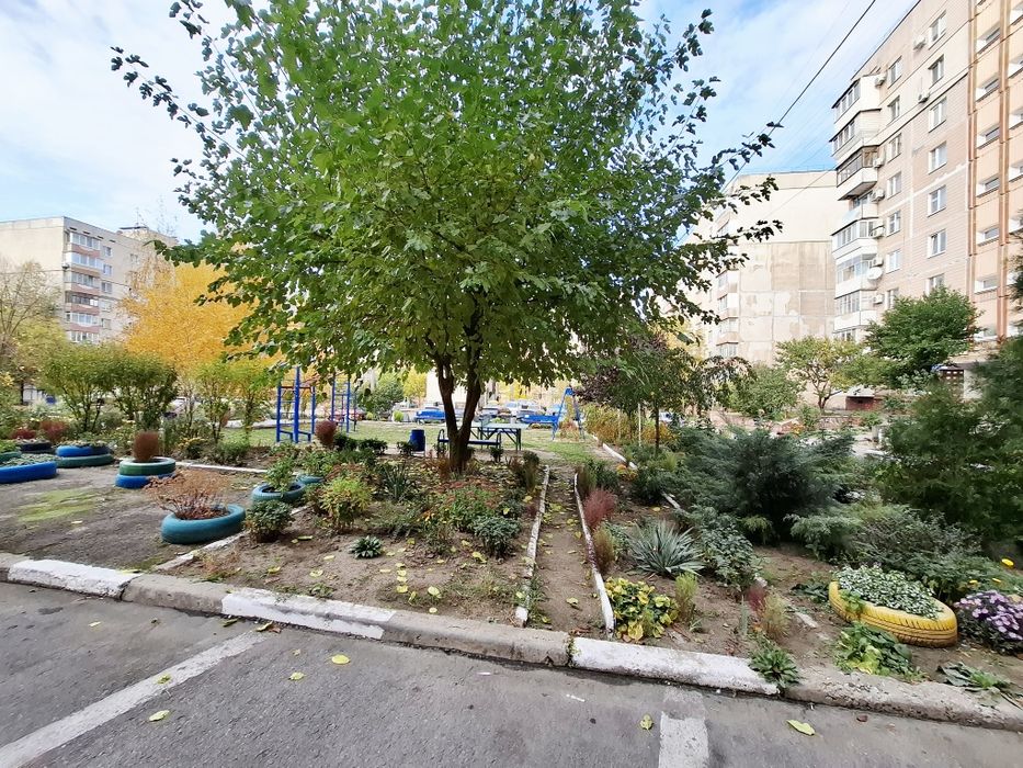 Продам 2-х ком. квартиру  2/9 ул. Героев 55 Бригады