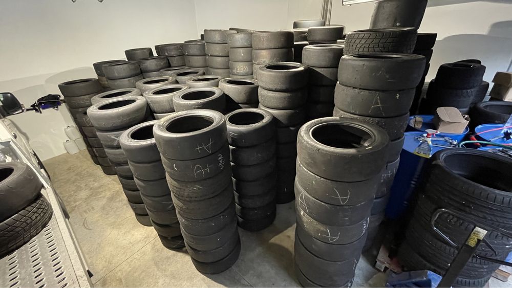 Pneus Slick de competição automóvel