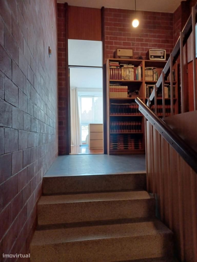 798572 - Quarto elegante numa antiga escola de...