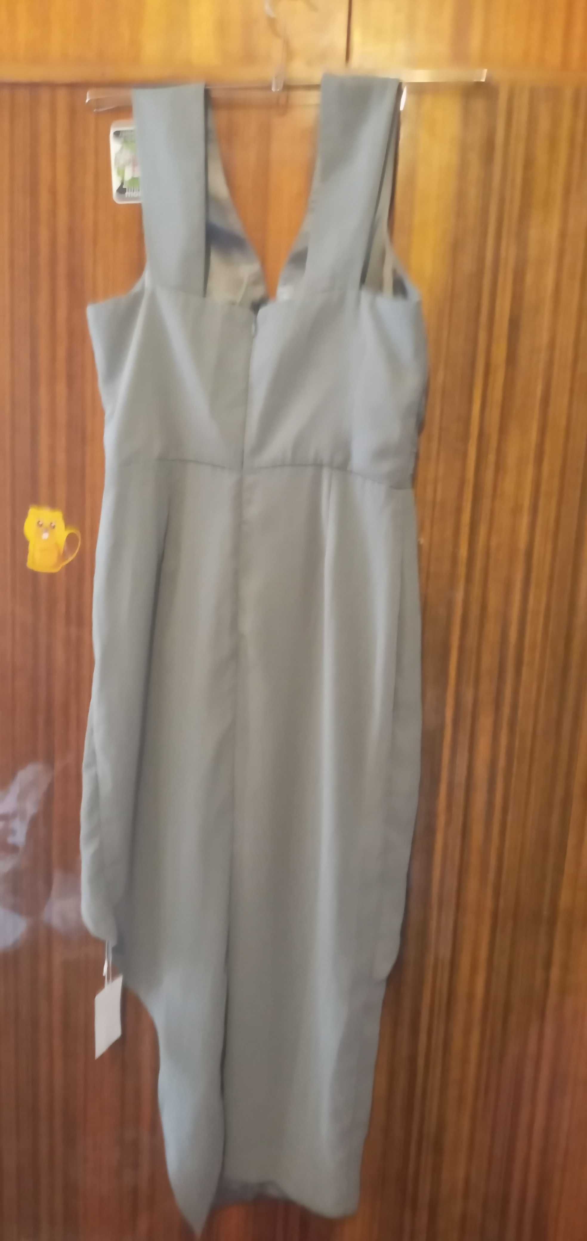 Платье-сарафан  нарядное новое с биркой