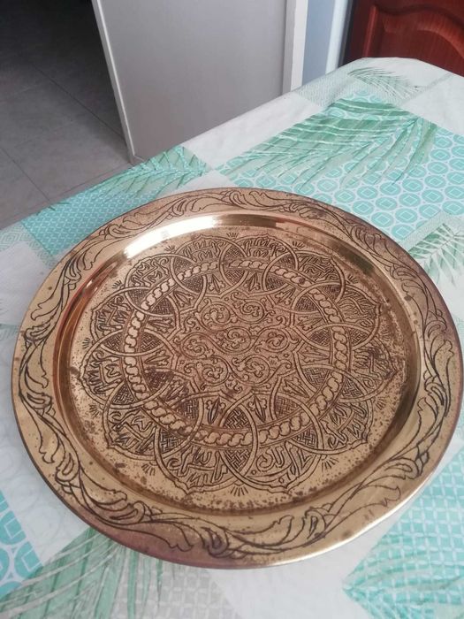 Três peças em latão