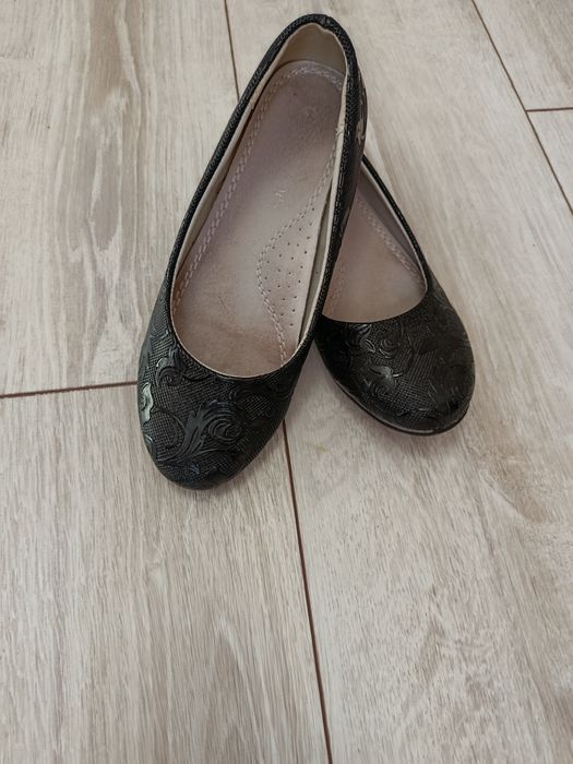 Туфлі на підборах,на дівчинку