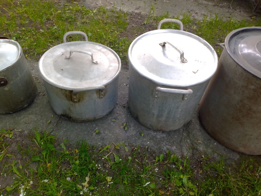Garnki aluminiowe z pokrywką różne wielkości