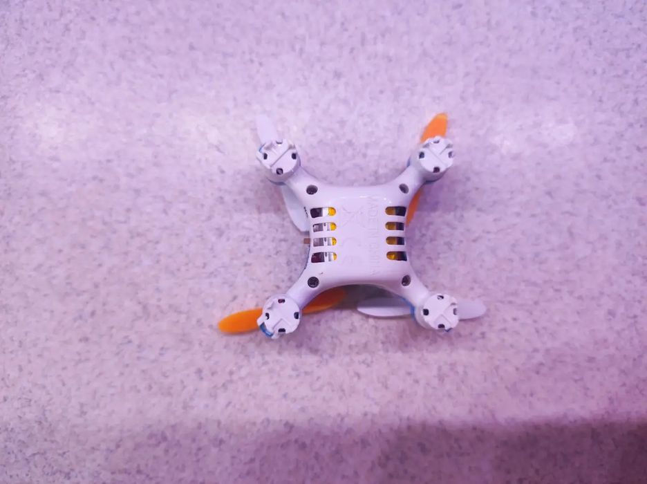 Квадрокоптер квадрокоптер іграшка подарунок на управлінні