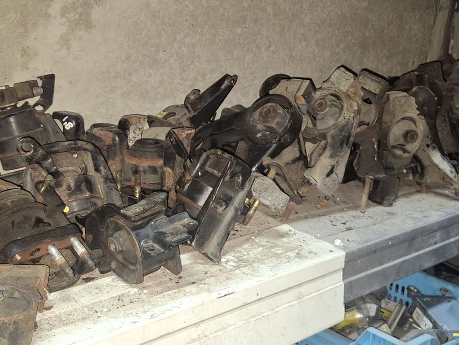 Подушка моторна двигуна  ліва права нижня верхня Avensis T25 (T250) 20