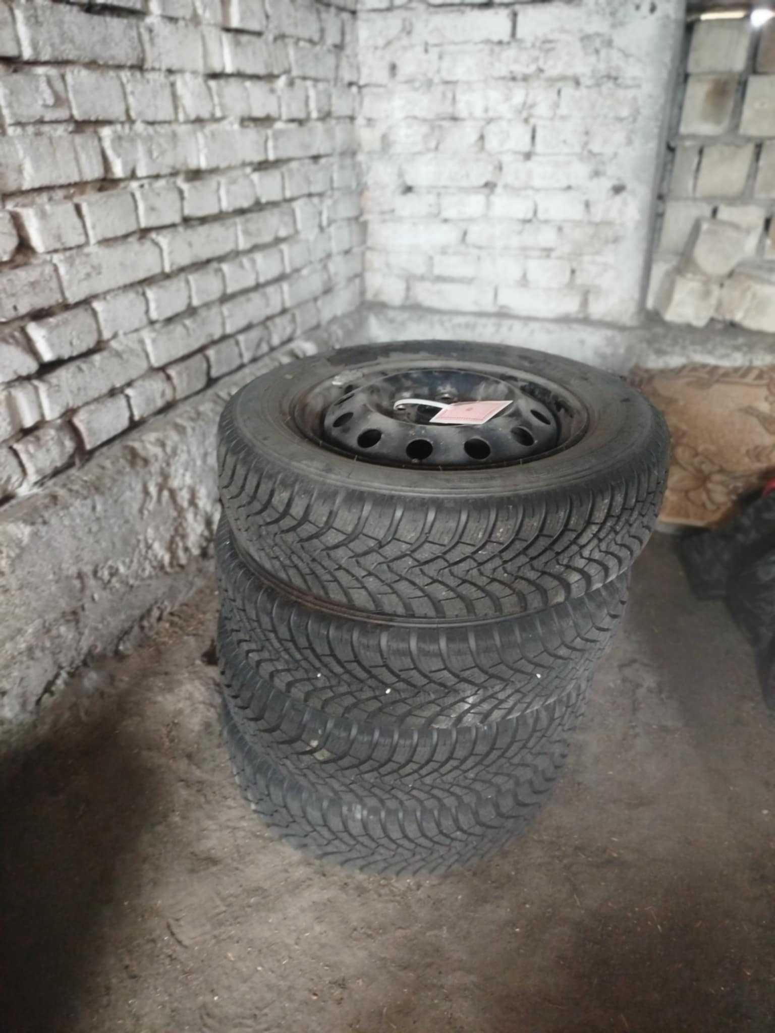 Komplet Opony zimowe  155/70 R13 75 T + felgi