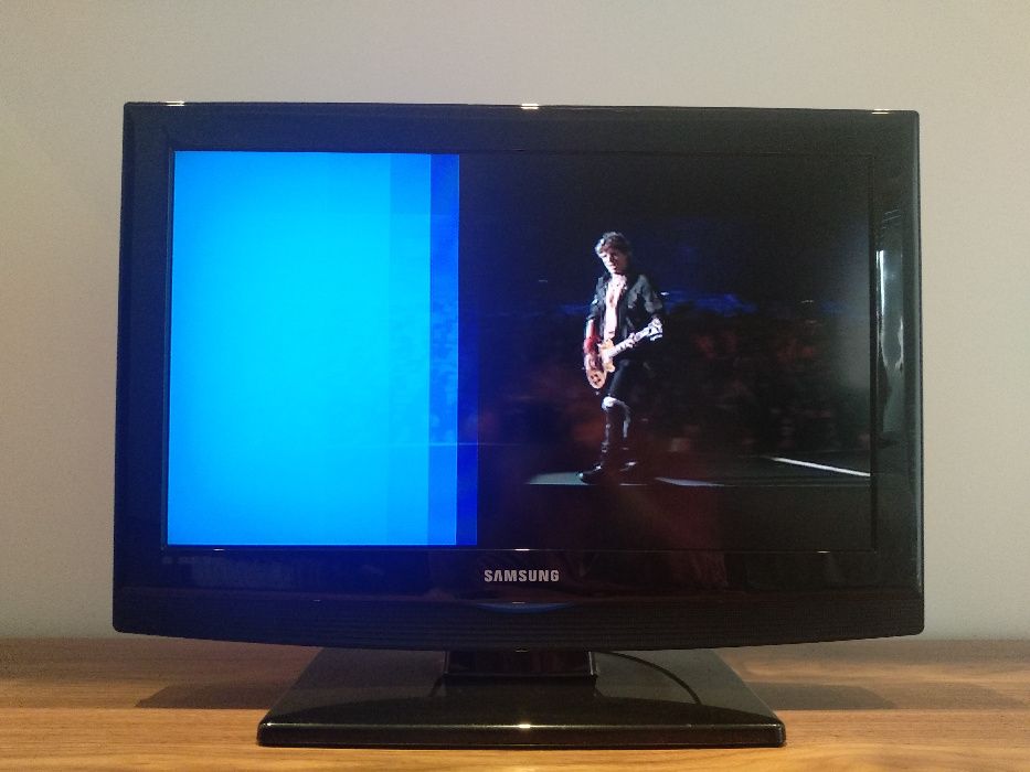 TV Samsung LE26B350F1W + comando universal