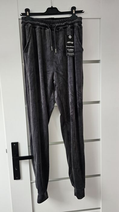 Nowe spodnie damskie welurowe rozmiar M