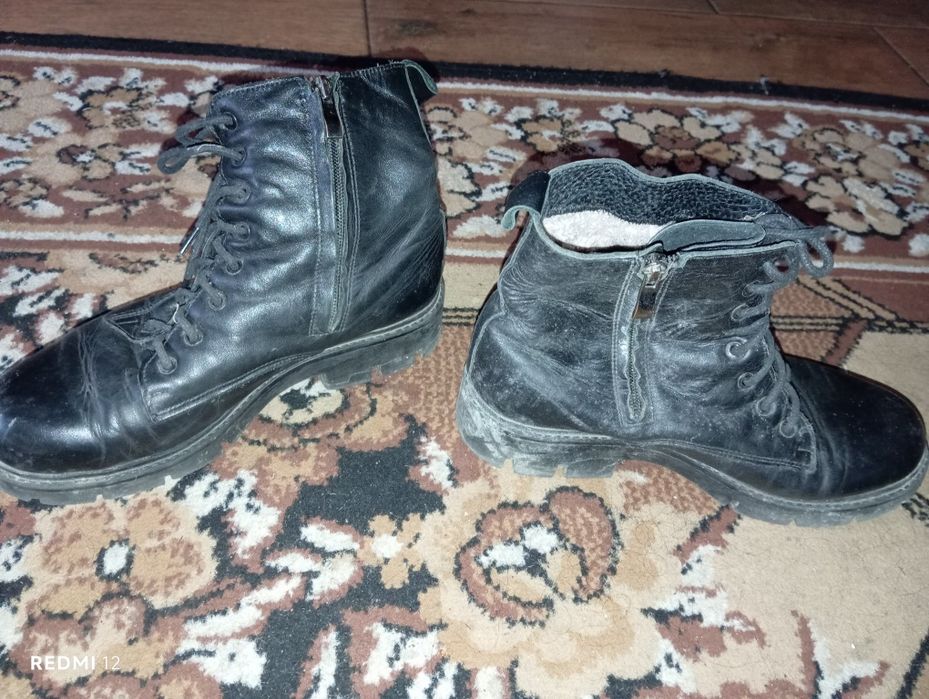 Взуття жіноче в нормальному стані
