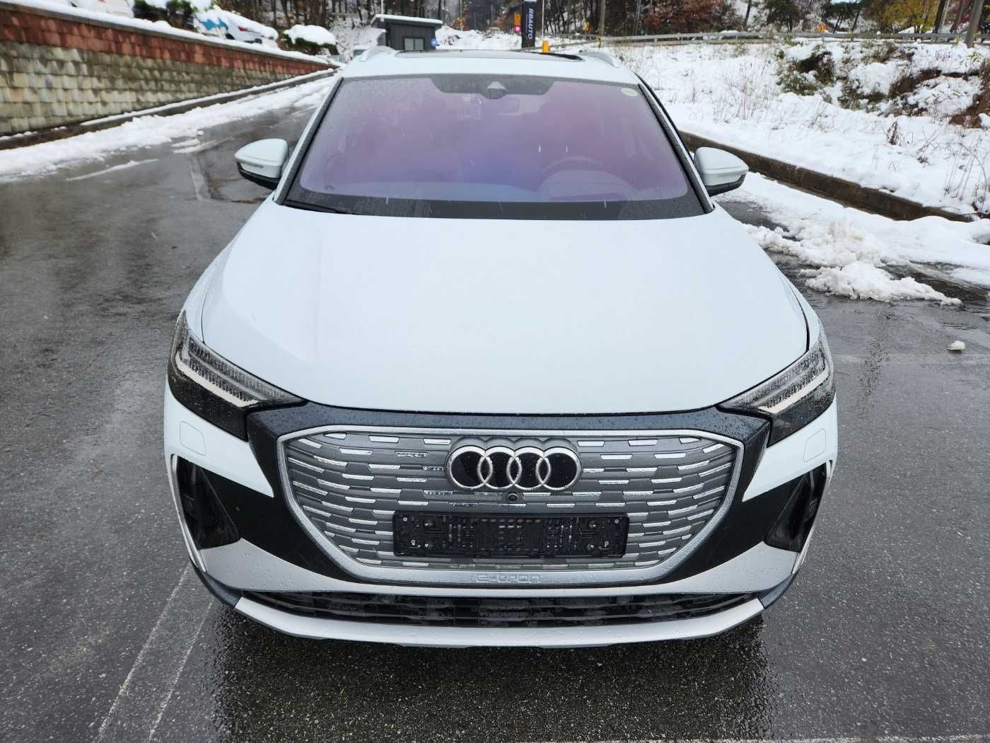 2022 Audi Q4 e-tron 40 premium Корея є відео по авто