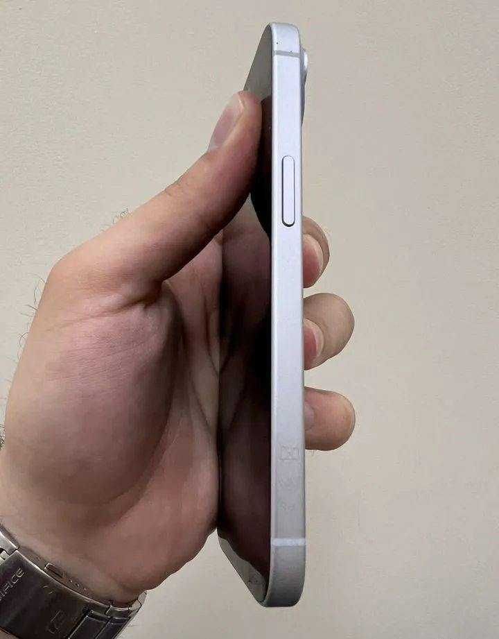 iPhone 15 128 GB