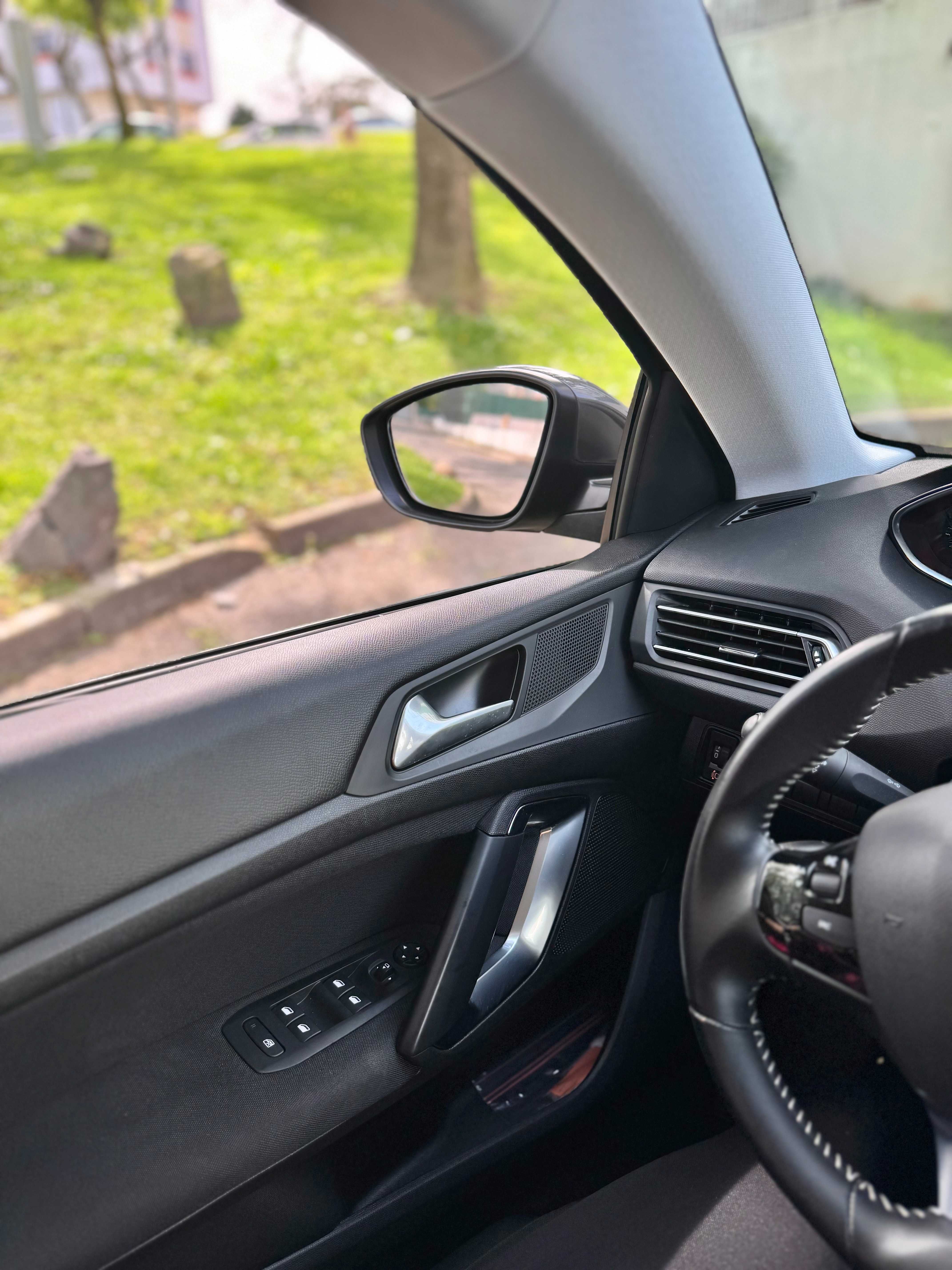 Peugeot 308 1.2 PureTech 110CV - Versão Style - Como Novo!