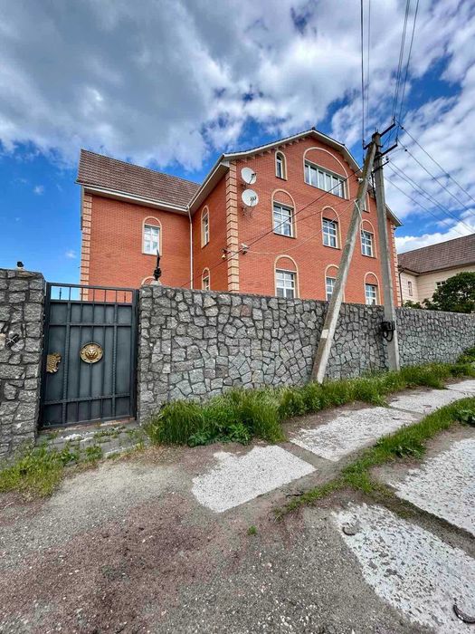 Продаж шикарного великого будинку у с. Слобода за 15 км від Черкас