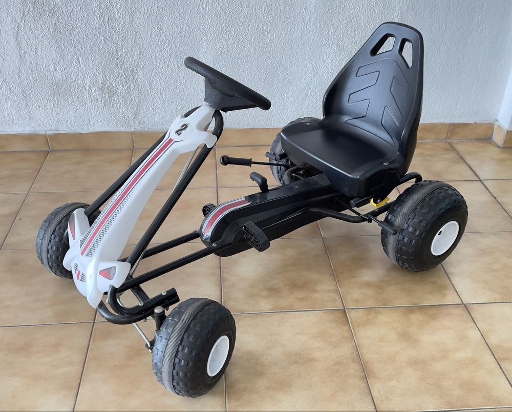 Carro a pedais para crianças até 1m20cm