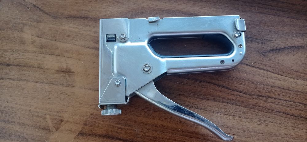 Степлер будівельний