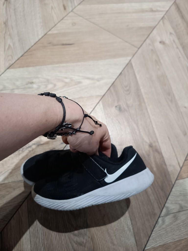 Buty chłopięce NIKE 27