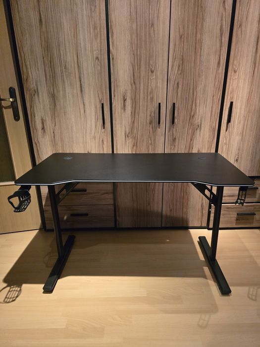 Sprzedam biurko gamingowe Cobra