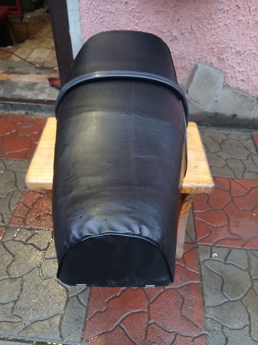 Сидіння-сідло ІЖ  4- відмінний    стан