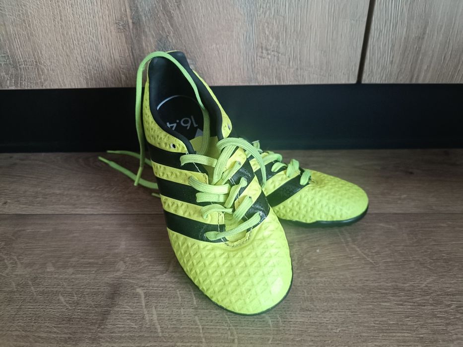 Turfy, buty sportowe na murawe