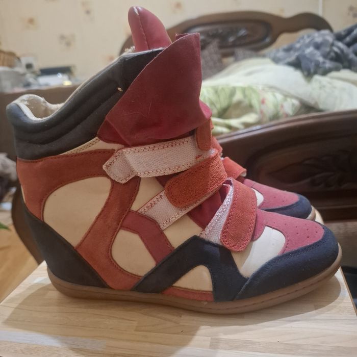 Продаю  сникерси