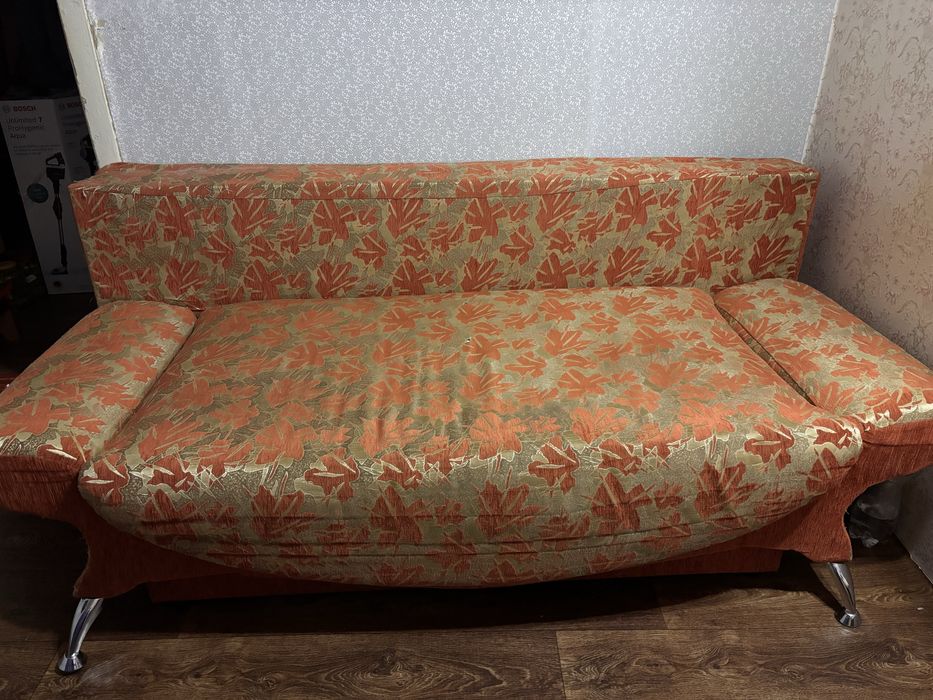 Продам диван в нормальному стані
