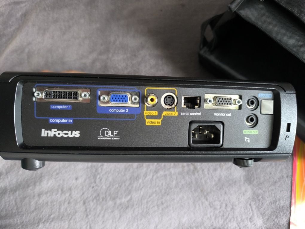 Rzutnik projektor Infocus In37