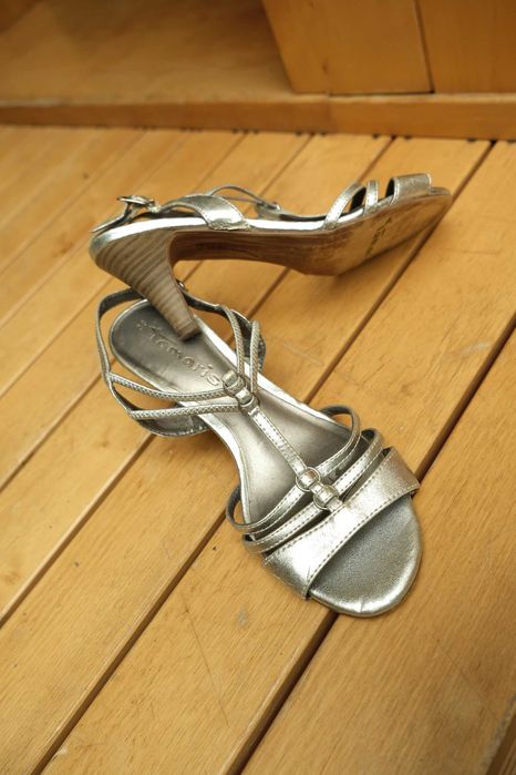 oryginalne srebrne sandały na obcasie Tamaris paski szpilki plecione