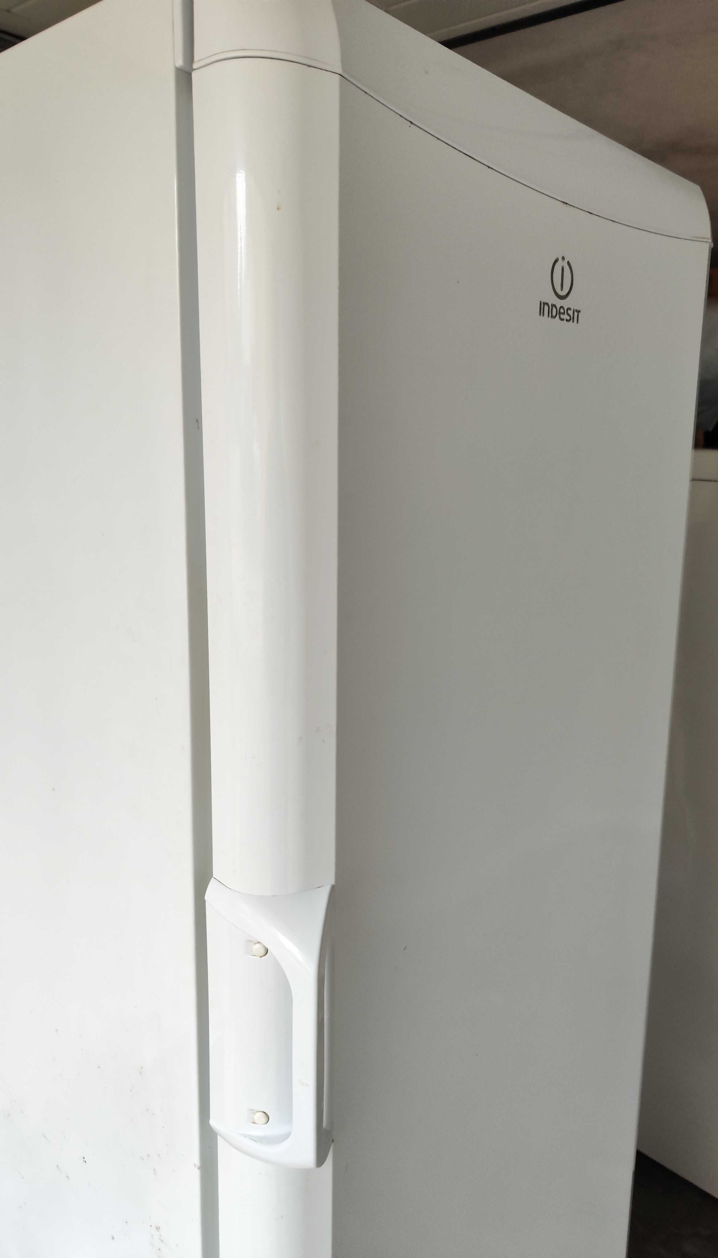 Frigorífico indesit em bom estado