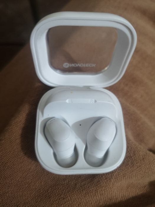 Phones Bluetooth in ears