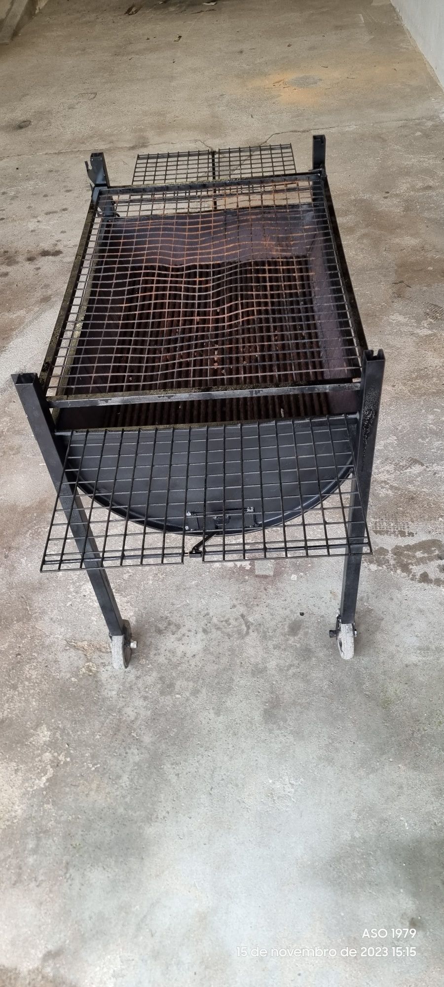 Barbecue, 3 níveis, banca apoio