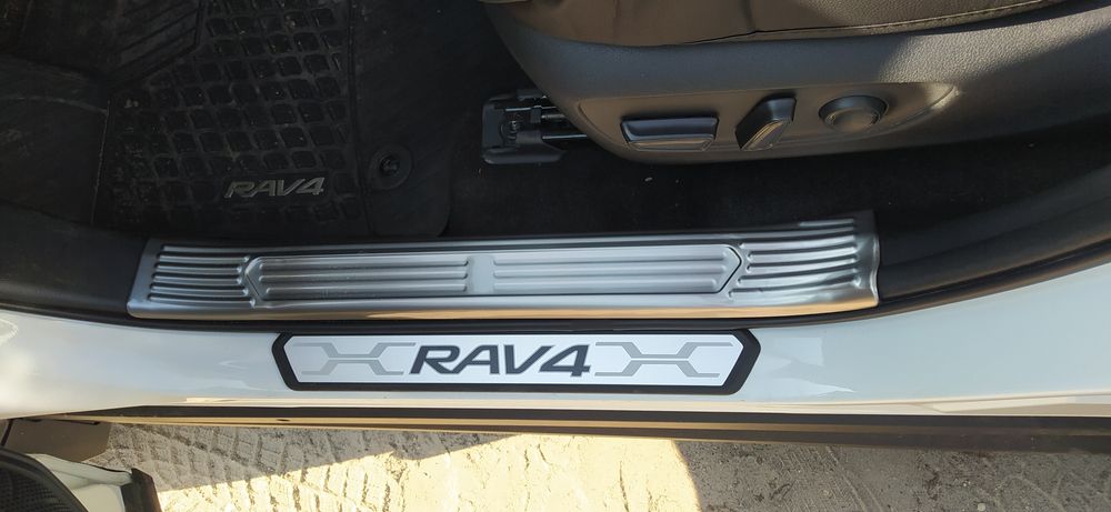 Установка чехлов,ветровиков,мухобоек,замена дворников,тонировка,