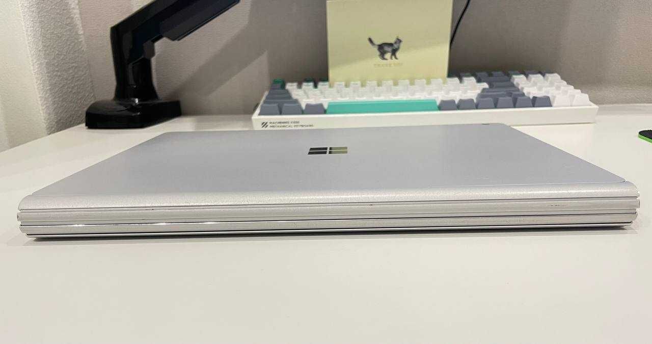 Microsoft Surface Book 2 i7-8650U RAM 8GB SSD 256GB GeForce GTX 1050