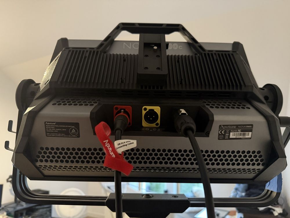 Aputure NOVA P300c + Neewer C stand - stan idealny
