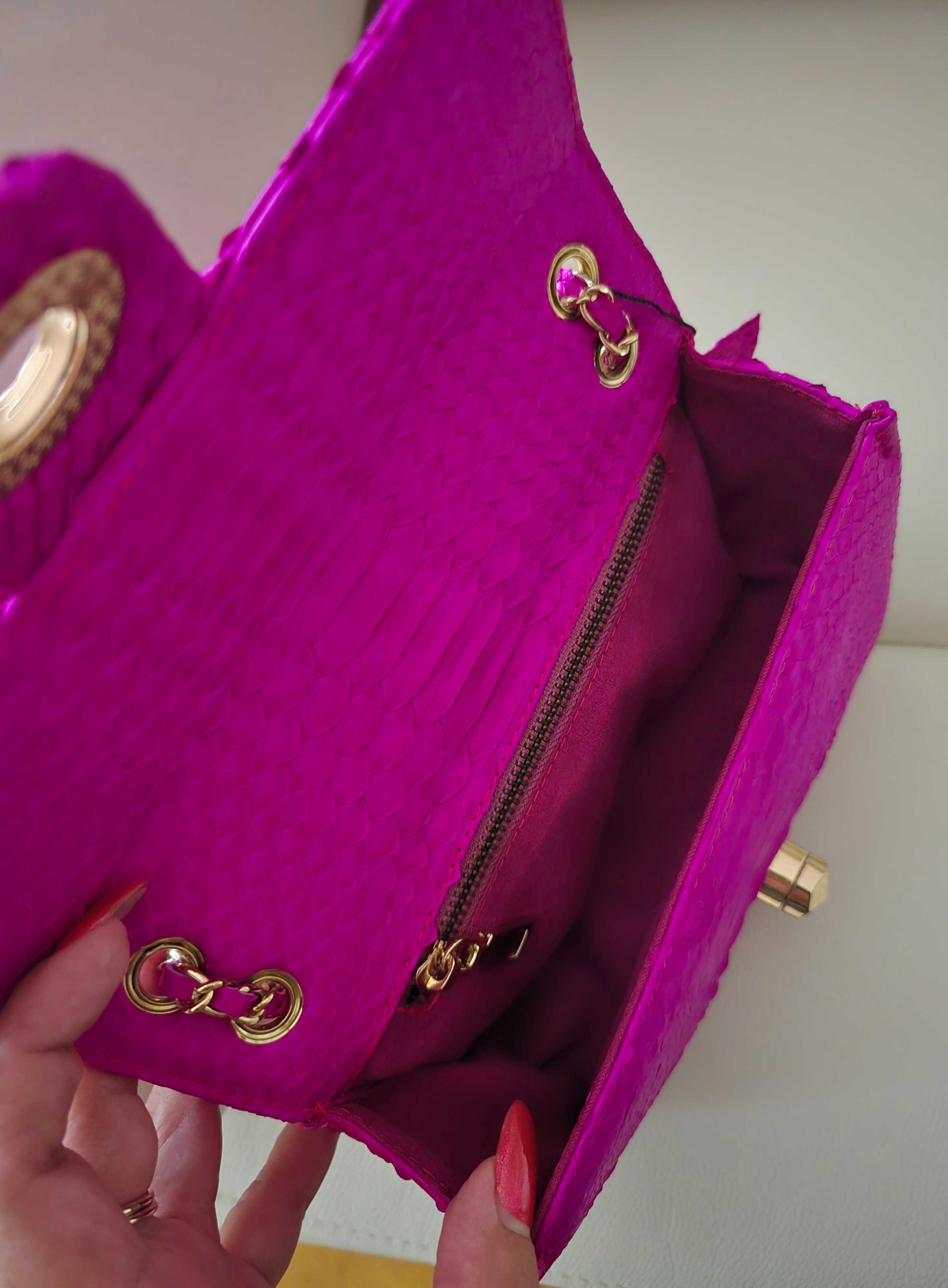 Женственная сумочка Chanel из нат. кожи питона
