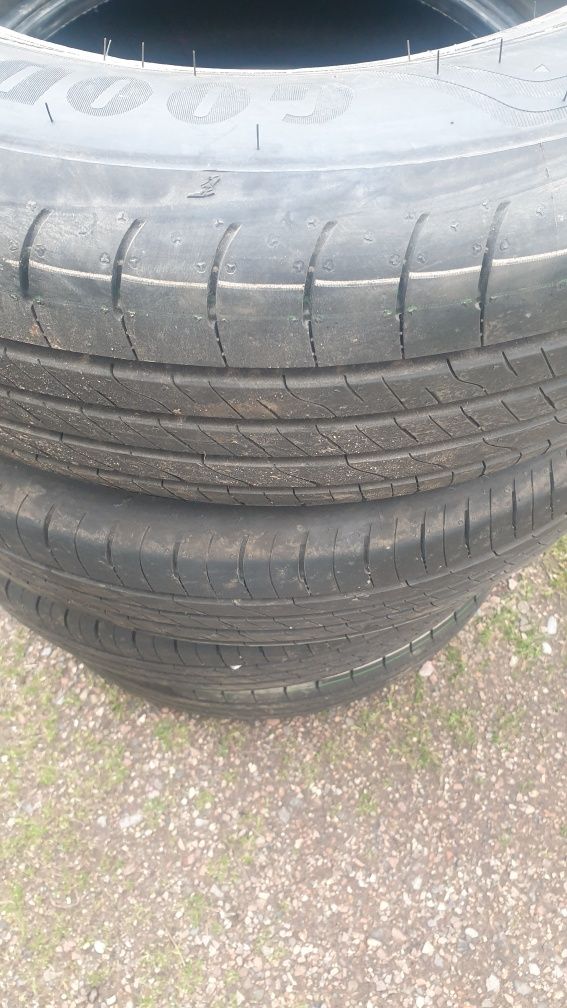 Opony Goodyear EfficientGrip 2 SUV 215/60/17 96H