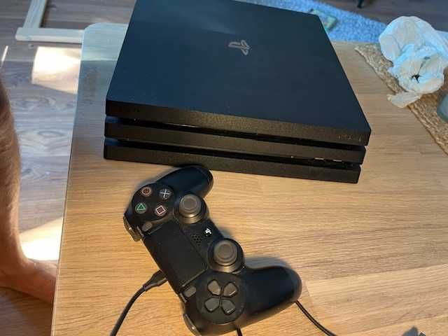 Playstation 4 Pro 1 tb + gry