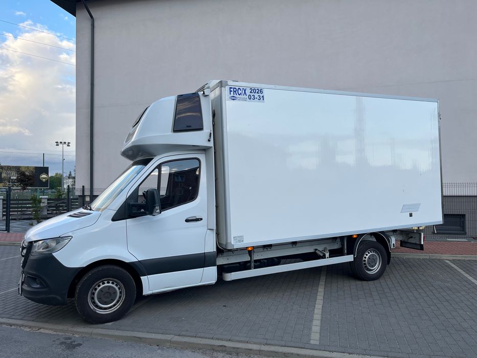 Wypożyczalnia wynajem samochodu chłodnia , mroźnia mobilna lodówka ,