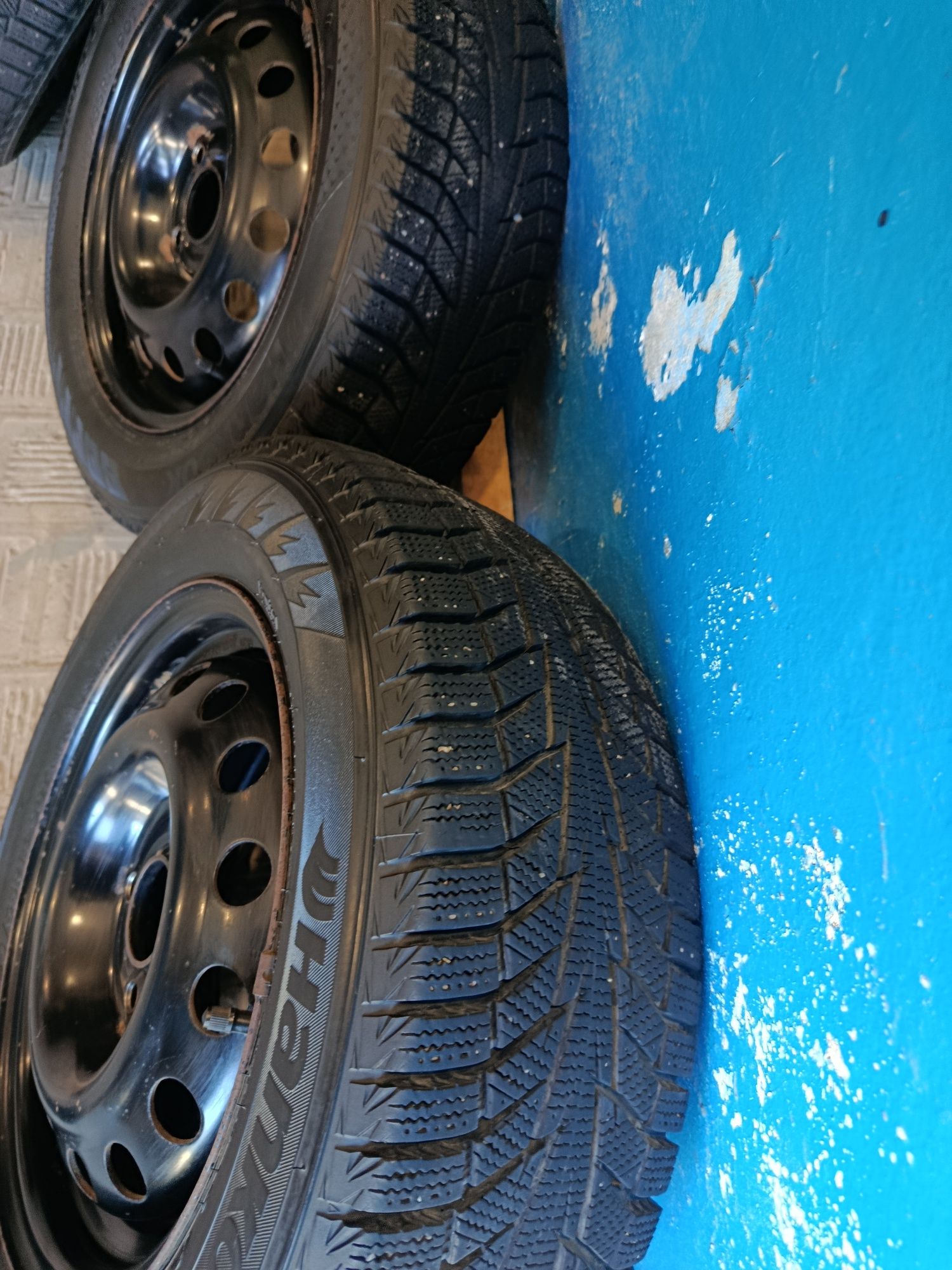 Продам резину с дисками Зима Hankook 185.65.R14