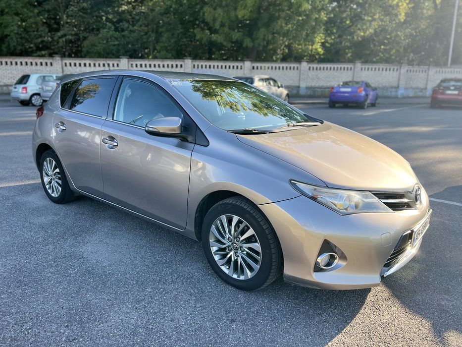Toyota auris 2013