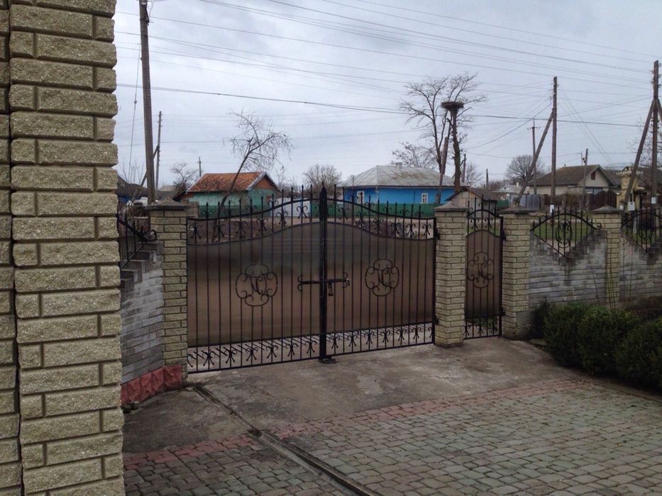 Продам цегляний будинок в Івано-Франківській області